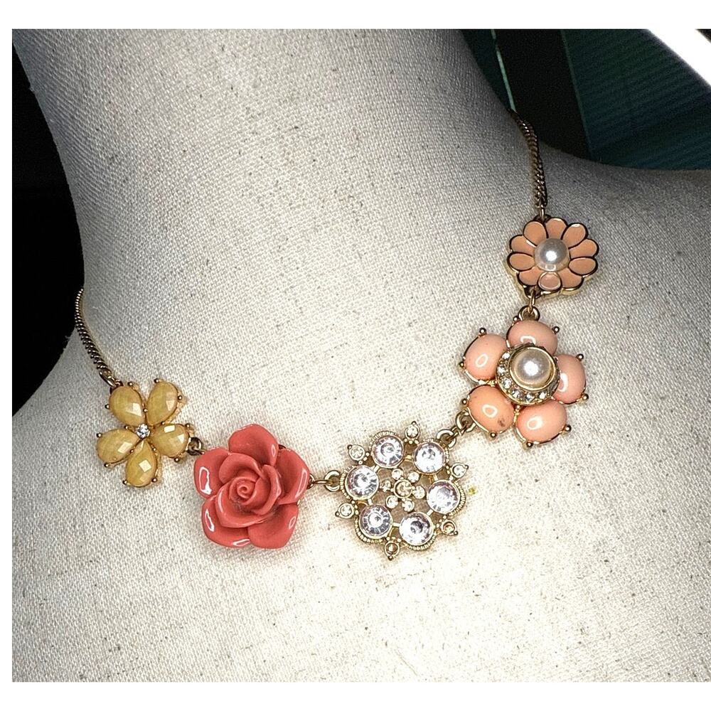 Vintage Liz Claiborne Signed Peach Rinestone Flower Bib Necklace Adjustable